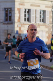 Marathon_Cheverny2025_Dimanche_Passage_CentreVille/2025CHEVERNY_VILLE_000174.JPG