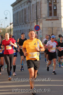 Marathon_Cheverny2025_Dimanche_Passage_CentreVille/2025CHEVERNY_VILLE_000273.JPG