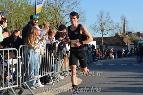 Marathon_Cheverny2025_Dimanche_Passage_CentreVille/2025CHEVERNY_VILLE_000666.JPG