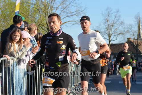 Marathon_Cheverny2025_Dimanche_Passage_CentreVille/2025CHEVERNY_VILLE_000674.JPG