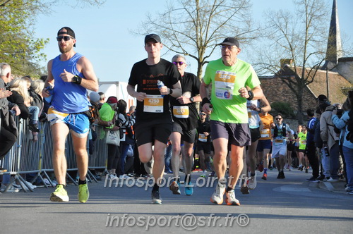 Marathon_Cheverny2025_Dimanche_Passage_CentreVille/2025CHEVERNY_VILLE_000950.JPG