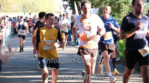 Marathon_Cheverny2025_Dimanche_Passage_CentreVille/2025CHEVERNY_VILLE_001045.JPG