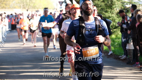 Marathon_Cheverny2025_Dimanche_Passage_CentreVille/2025CHEVERNY_VILLE_001056.JPG