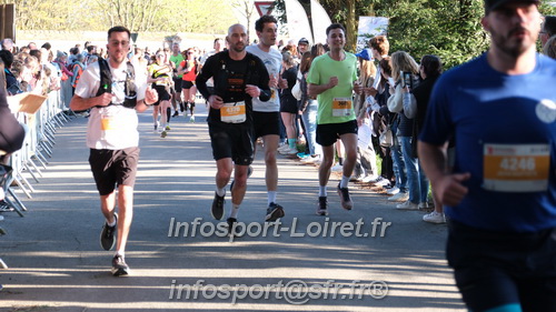 Marathon_Cheverny2025_Dimanche_Passage_CentreVille/2025CHEVERNY_VILLE_001070.JPG