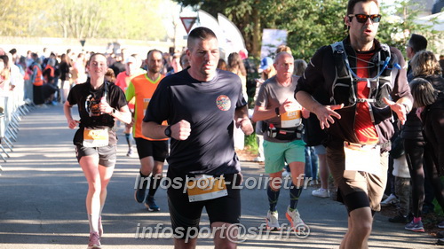 Marathon_Cheverny2025_Dimanche_Passage_CentreVille/2025CHEVERNY_VILLE_001079.JPG