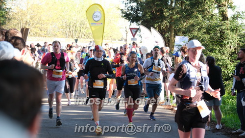 Marathon_Cheverny2025_Dimanche_Passage_CentreVille/2025CHEVERNY_VILLE_001086.JPG