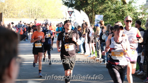 Marathon_Cheverny2025_Dimanche_Passage_CentreVille/2025CHEVERNY_VILLE_001100.JPG