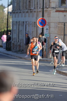 Marathon_Cheverny2025_Dimanche_Passage_CentreVille/2025CHEVERNY_VILLE_001129.JPG