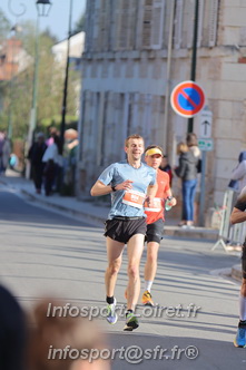 Marathon_Cheverny2025_Dimanche_Passage_CentreVille/2025CHEVERNY_VILLE_001179.JPG