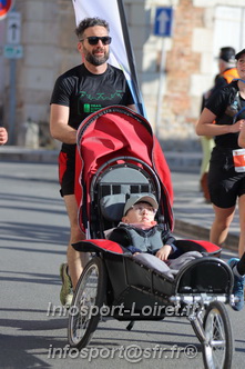Marathon_Cheverny2025_Dimanche_Passage_CentreVille/2025CHEVERNY_VILLE_001327.JPG