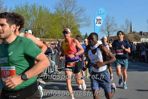 Marathon_Cheverny2025_Dimanche_Passage_CentreVille/2025CHEVERNY_VILLE_001550.JPG