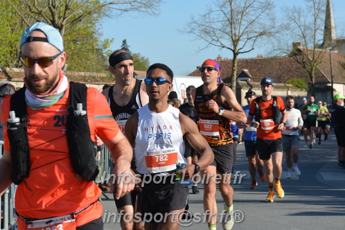Marathon_Cheverny2025_Dimanche_Passage_CentreVille/2025CHEVERNY_VILLE_001656.JPG