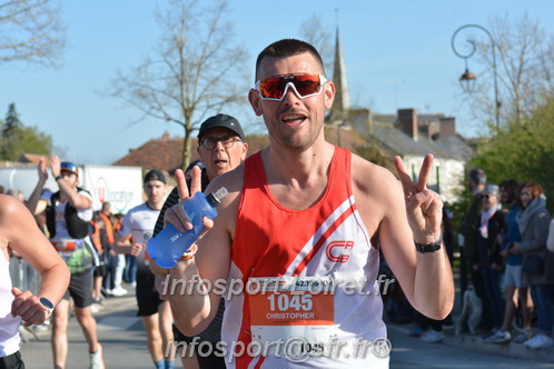 Marathon_Cheverny2025_Dimanche_Passage_CentreVille/2025CHEVERNY_VILLE_001676.JPG
